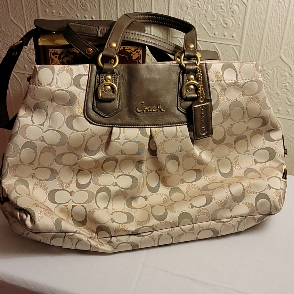 Women's handbag